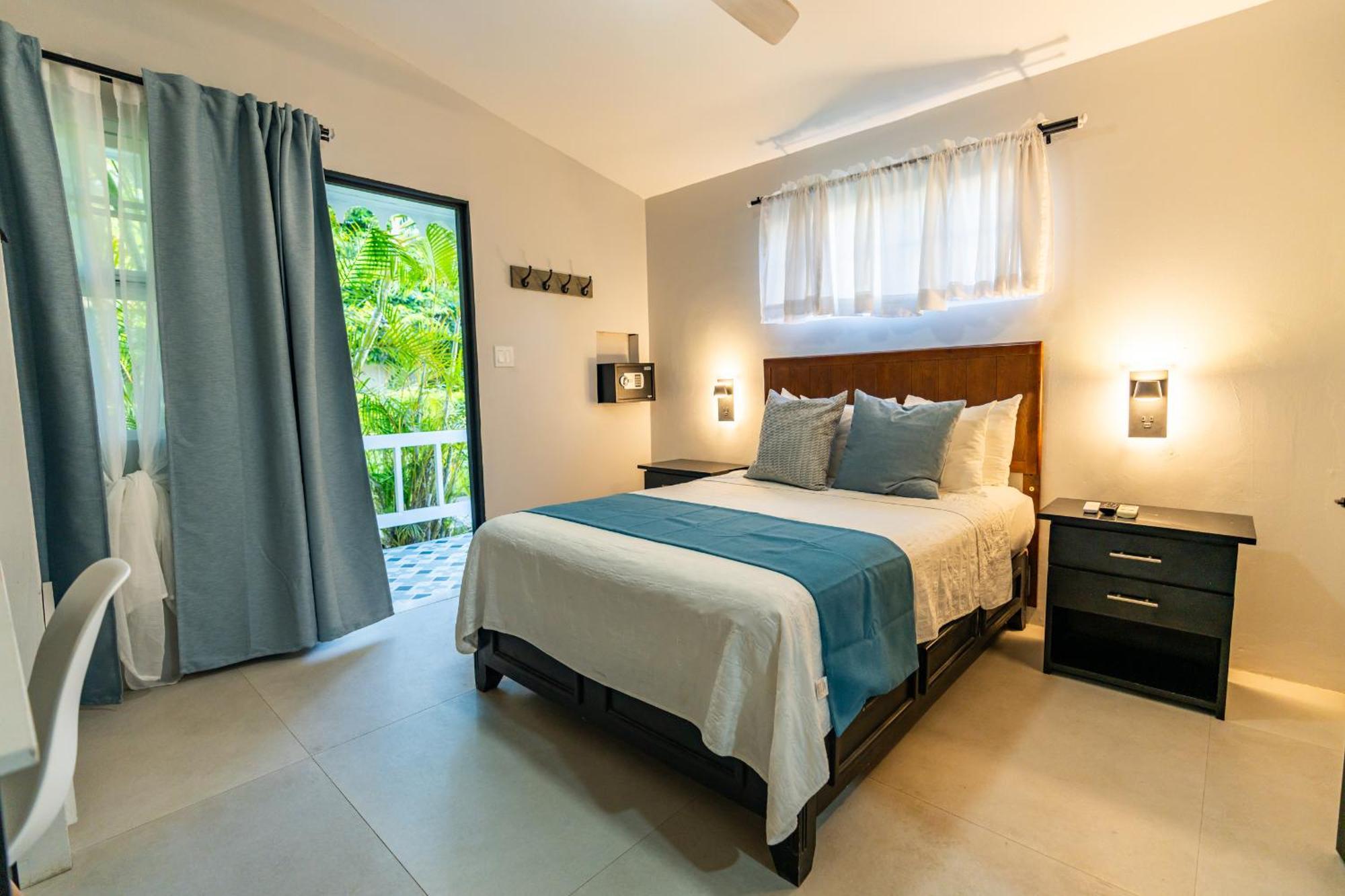 Travellers Beach Resort Negril Exterior foto
